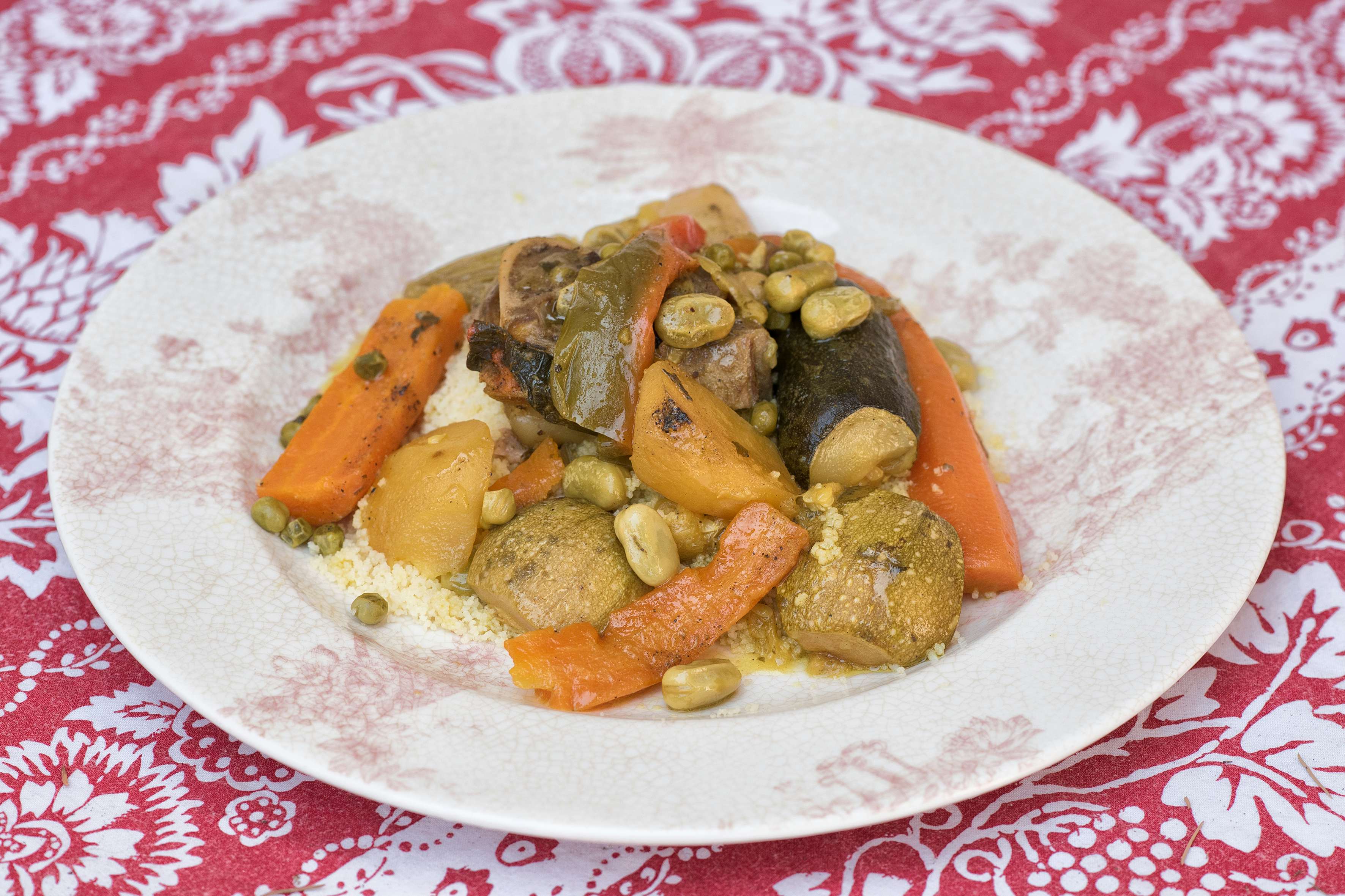 Couscous royal marocain par la cuisine de roukia, traiteur à libourne